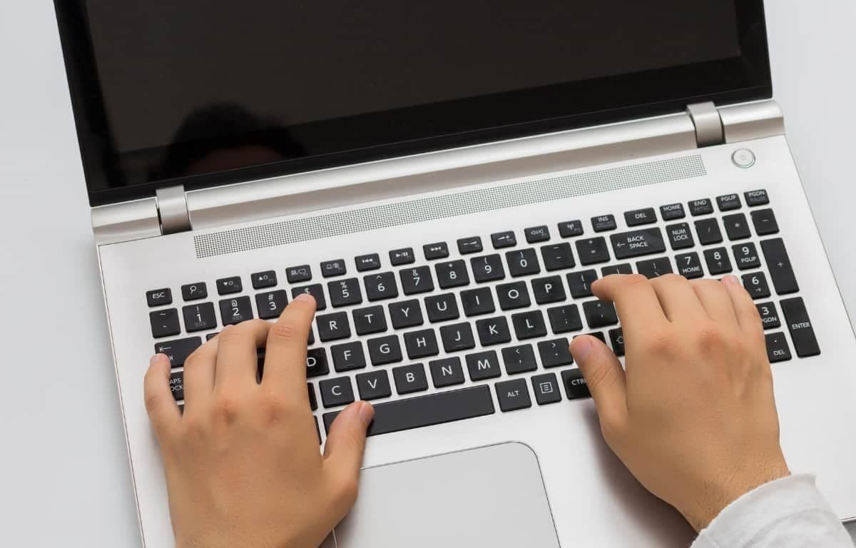 29 Online Business Ideas for Beginners To Make Money (2026)